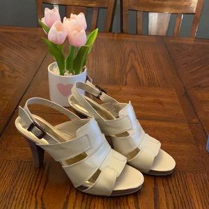 Simply Vera Vera Wang Ursa Buff Heels 🌼